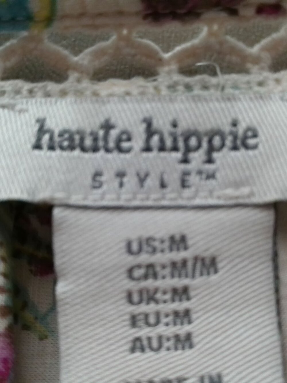 HAUTE HIPPIE NWOT Flutter Sleeve V-Neck Tan w/Green Floral Design Blouse M - Picture 4 of 7